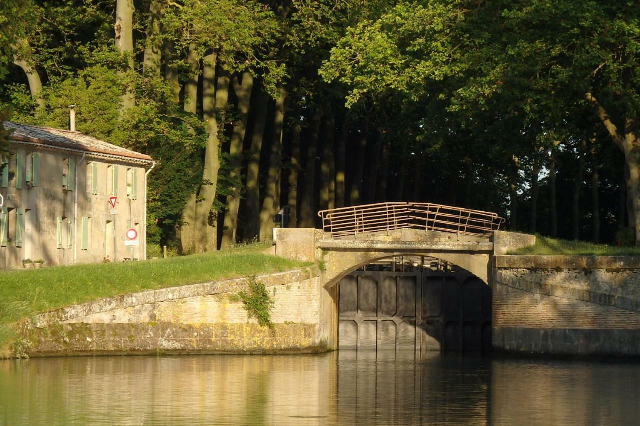 La Bonne Planque - Maison Eclusiere De La Planque Mas-Saintes-Puelles Exteriör bild